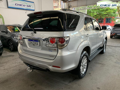 Toyota Hilux SW4 3.0 SRV 4X4 7 LUGARES 16V TURBO INTERCOOLER DIESEL 4P AUTOMÁTICO