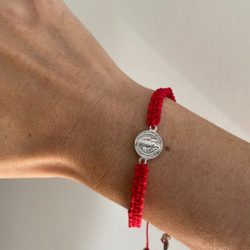 Imagen 5 de 9 de Pulsera Hilo Roja San Benito De Plata .925 Agálea
