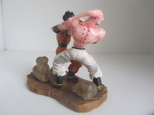 Dragon Ball Gohan Enfrentando A Majin Bu Codazo Mortal