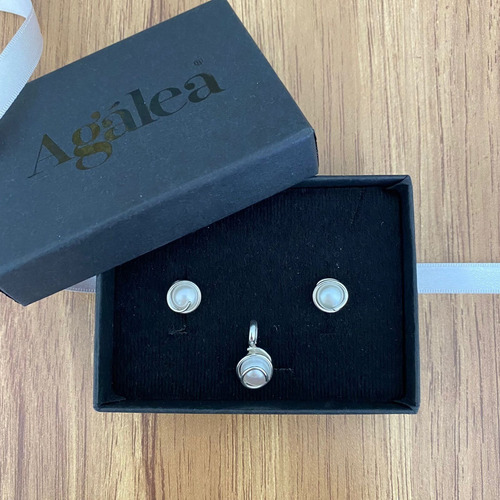 Imagen 8 de 10 de Juego Dije Y Aretes Perla Y Plata .925 Agálea Joyería