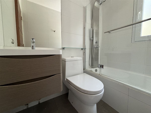 Casa En Venta De 4 Dorm. En Lo Barnechea