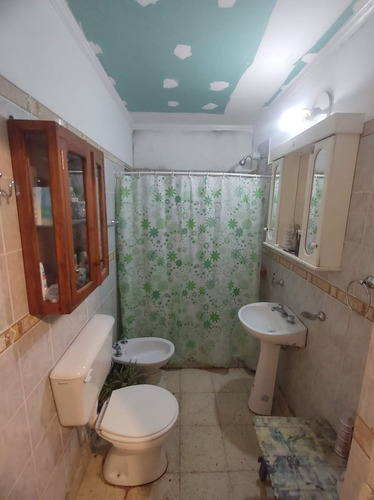 Excelente Casa, Sobre Calle Ferré(céntrica)