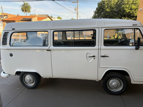 Volkswagen Kombi 1.4 Standard Total Flex 3p