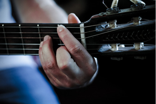 Imagen 2 de 4 de Clases De Guitarra Piano Bajo. En Escobar Y Online