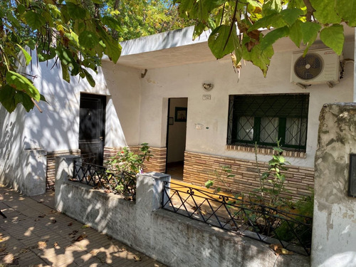 Casa Céntrica En Esquina