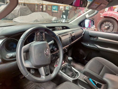 Toyota Hilux 2.8 Cd Srv 177cv 4x2 2017