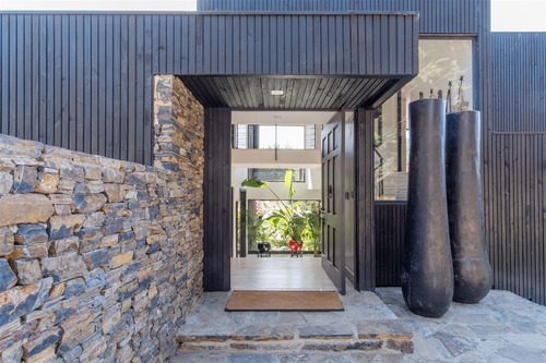 Acogedora Y Moderna Casa En Aguas Claras Hijuelas