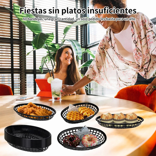 Cesta De Comida Rápida Con Alas De Hamburguesa Y Patatas Fri
