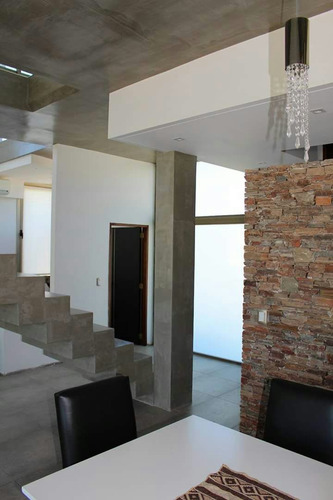 Imagen 6 de 10 de Ruta 2 - Miralagos -residencia Estilo Minimalista Ref. 19698