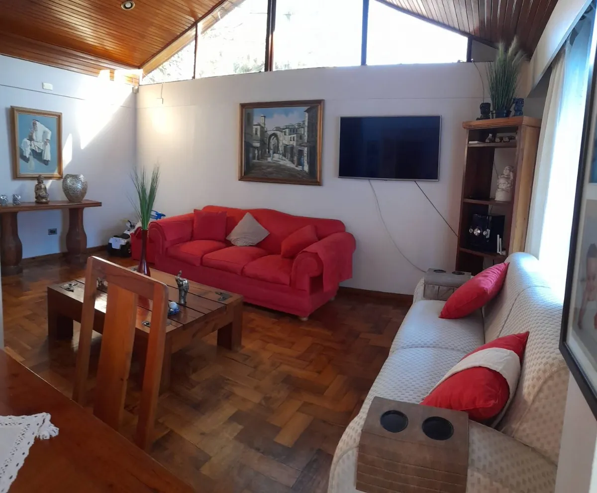 Imagen 4 de 9 de Espectacular Casa Remodelada Con Amplio Patio Y Jardín