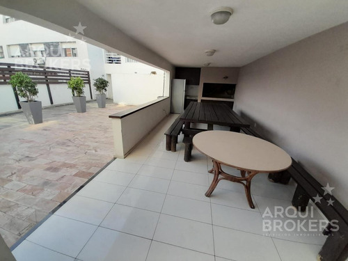 Imagen 15 de 20 de Apartamento Venta De 1 Y 1/2 Dormitorio Con 2 Terrazas Y 2 Garajes En Pocitos