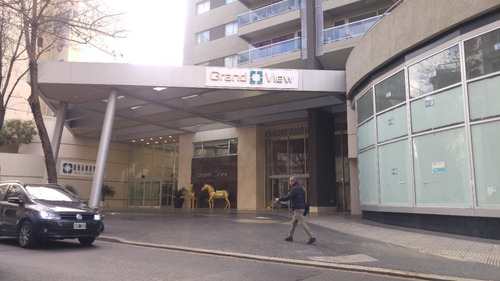 Venta De Cochera En Edificio De Categoria. ( Once ).