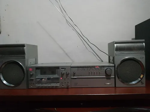 Rádio Toca Fita Antigo Sanyo Modelo C7 Vintage | MercadoLivre