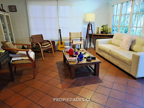 Casa En Venta De 4 Dorm. En Ñuñoa