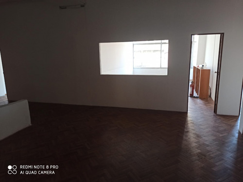 Oficina De 300m2, 8 Privados. 18 De Julio Y Martin C. Martínez
