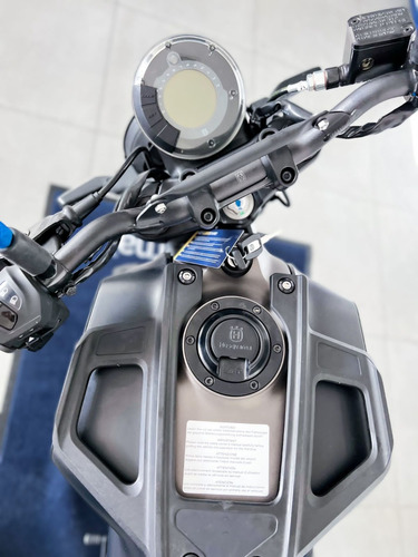 Imagen 14 de 15 de Husqvarna Svartpilen 200