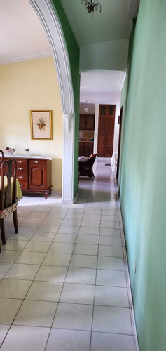Vendo Amplio Local Comercial En Zona Universitaria.