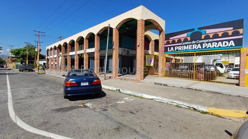 Local Venta Conserva Módulos De Trabajo,especial Para Banco Y Servicio De Encomienda, Aire Acondicionado Central, San Blas Valencia Carabobo Leida Falcon Lf24-25462