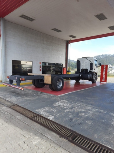 Imagem 4 de 9 de Volvo Vm260 4x2 2011 Chassi Selectrucks