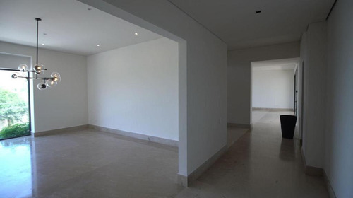 Residencia Con Acabados De Lujo En San Patricio