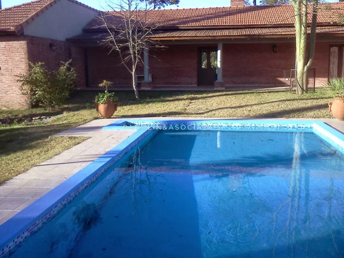 Casa En Venta De 3 Dormitorios En Barrio Cantegril, Punta Del Este.