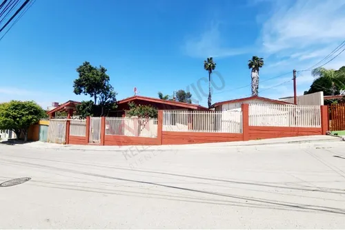 Casa Con Terreno Amplio Ubicada En Colonia Internacional
