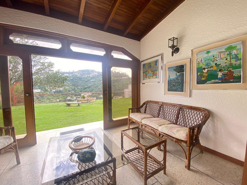Imagen 8 de 24 de Venta De Casa En Santa Paula | J24