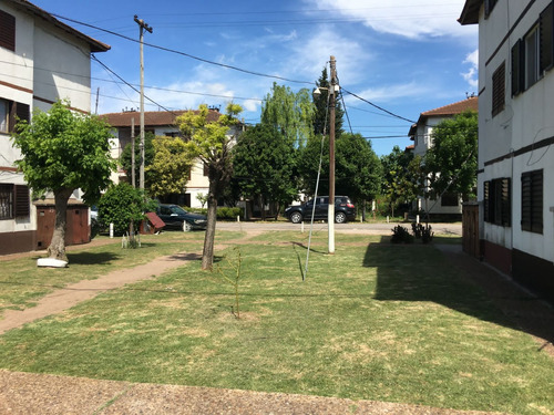 Vendo Departamento En Barrio Cerrado (claypole)
