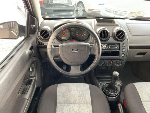 Imagem 8 de 20 de Ford Fiesta Fiesta 1.0 8v Flex/class Completo