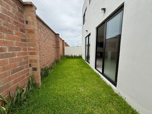 Punta Tiburón Casa Nueva En Venta De 3 Recámaras Cada Una Con Baño.