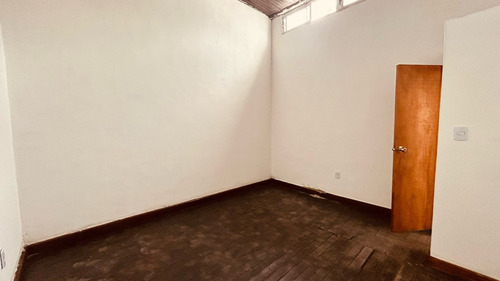 Alquiler Casa De 2 Plantas, 3 Dormitorios Con Cochera Y Patio, Cerro