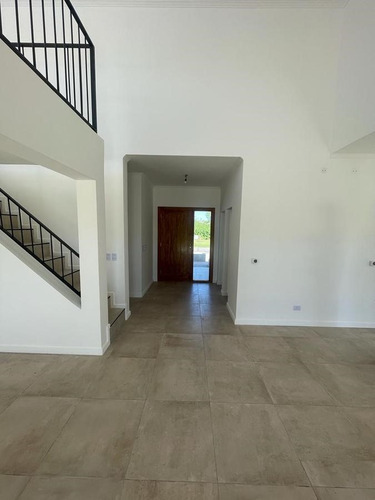 Casa En Venta Ubicado En El Cantón, Escobar, G.b.a. Zona Norte