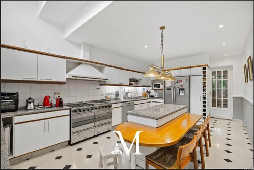 Casa En Venta- Belgrano-zona Embajadas- Pileta Y 3 Cocheras