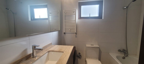 Casa En Arriendo De 5 Dorm. El Arrayan