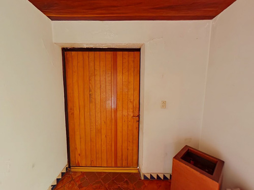 Casa Para Remodelar Con Amplios Espacios En Las Aguilas