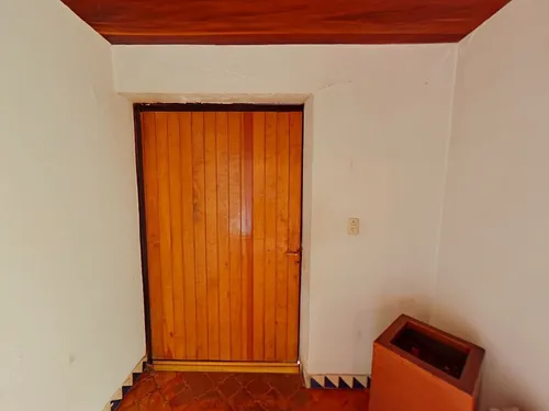 Casa Para Remodelar Con Amplios Espacios En Las Aguilas