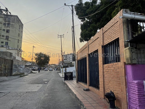 Ab Te Trae En Alquiler Local Comercial , Lo Que Estabas Buscando Para El Emprendimiento De Tus Sueños, Ubicado En Vía Principal .a Pie De Calle Los Colorados  Valencia,