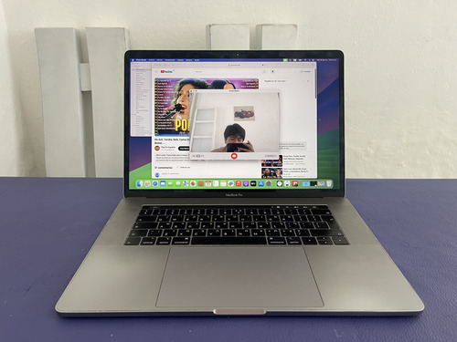 Macbook Pro Touch Bar 2018 15 PuLG 16gb Ram 512 Ssd Core I7 (Usado)