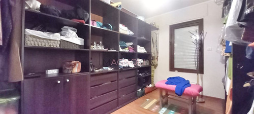 Casa En Venta De 6 Dorm. En Olmué
