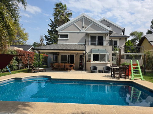 Venta St Thomas Norte 3 Plantas, Quincho, Piscina Climatizada, 390 Mts.