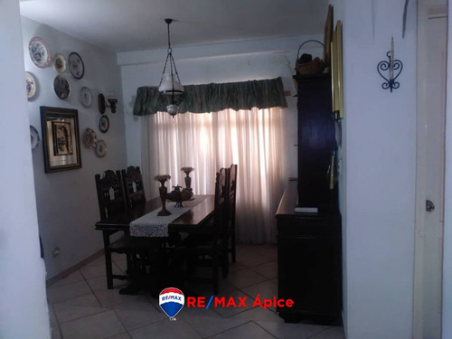 Imagen 5 de 7 de Se Vende Town House, Av. Romulo Gallego