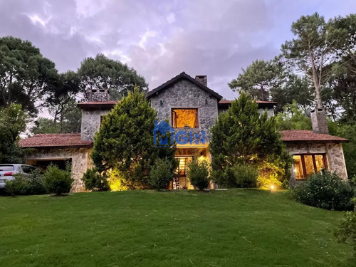 Casa Club Del Lago (punta Ballena) Hecha Toda De Piedra!