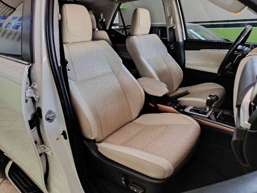 Toyota Hilux SW4 2.8 SRX DIAMOND 4X4 7 LUGARES 16V TURBO INTERCOOLER DIESEL 4P AUTOMÁTICO