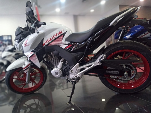 Imagen 4 de 16 de Honda Cb 250 Twister 2023 Honda Redbikes