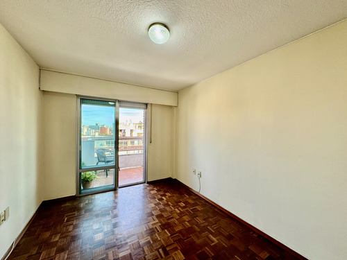 Venta Apartamento Pocitos, 2 Dormitorios + Servicio, 3 Baños, Balcón Y Garage