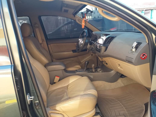 Imagen 9 de 14 de Toyota Fortuner 4x4