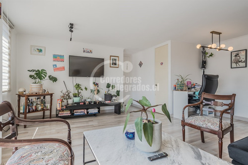 Departamento En Arriendo 2d/2b/1e Lira Con Marín, Santiago