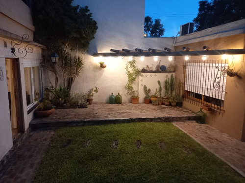 Casa 4 Ambientes, Con Jardín, Parrilla, Terraza Y Espacio De Usos Múltiples, En Villa Ballester.