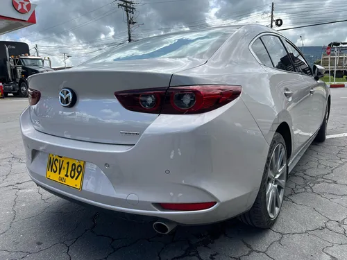 Mazda 3 Grand Touring 2.0cc AT AA 4X2
