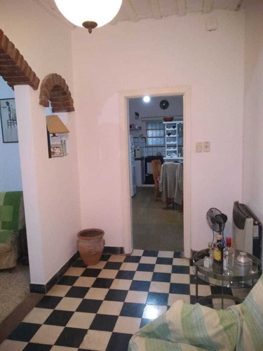 Casa Céntrica Con Local Comercial. San Miguel Del Monte